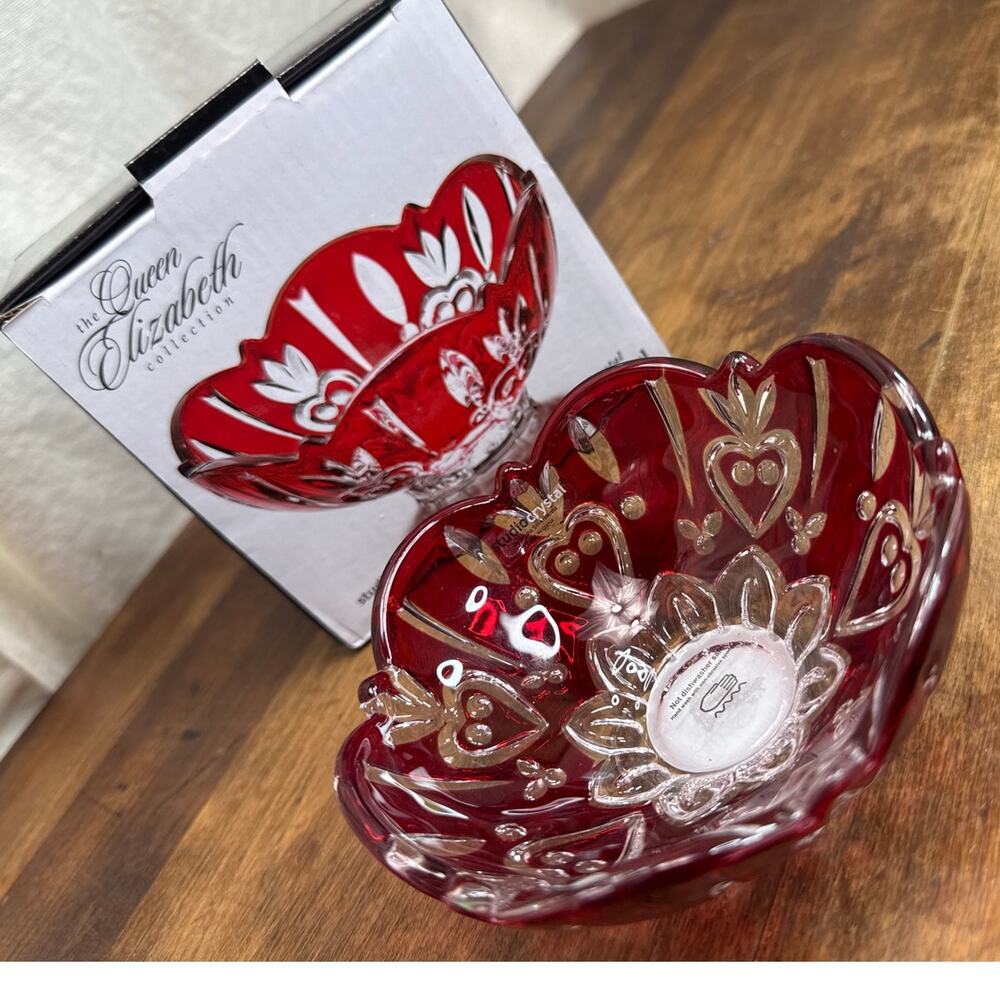 Studio Crystal The Queen Elizabeth Collection Red Fine Crystal Accent Bowl NEW